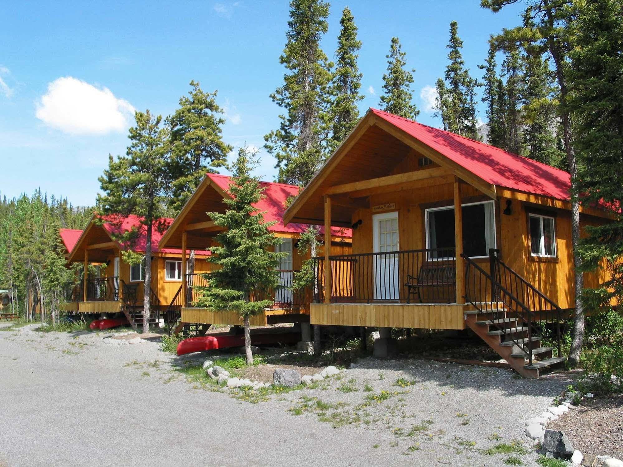 Northern Rockies Lodge Muncho Lake Bagian luar foto