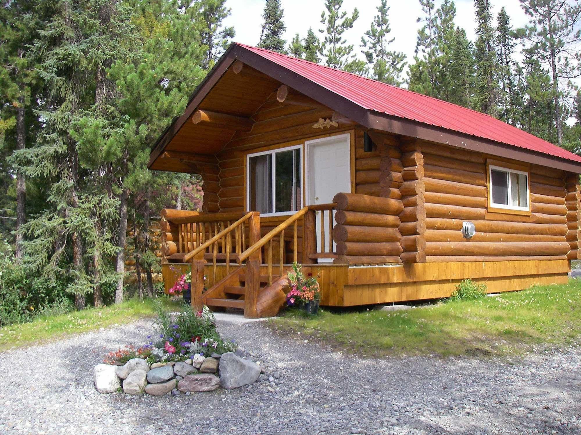 Northern Rockies Lodge Muncho Lake Bagian luar foto